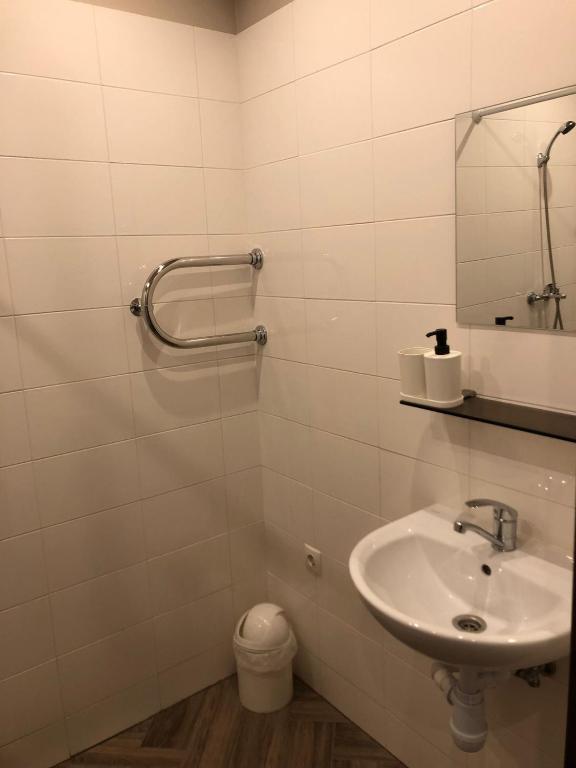Koupelna v ubytování RVR Smart Apartments Riga with self Check-in