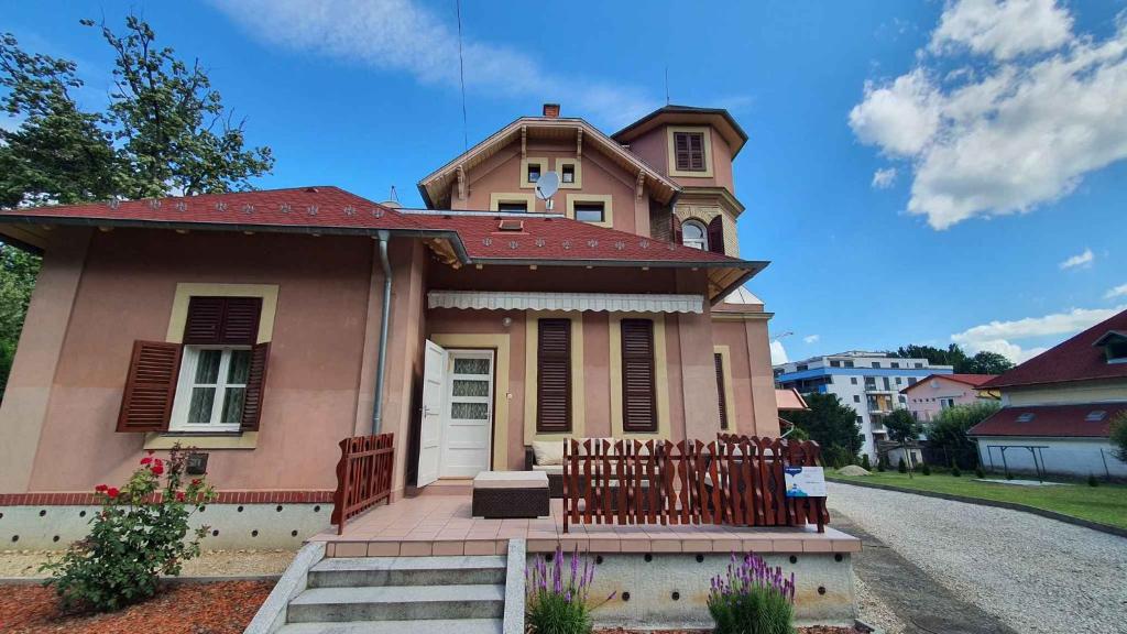 Budova, v ktorej sa apartmán nachádza