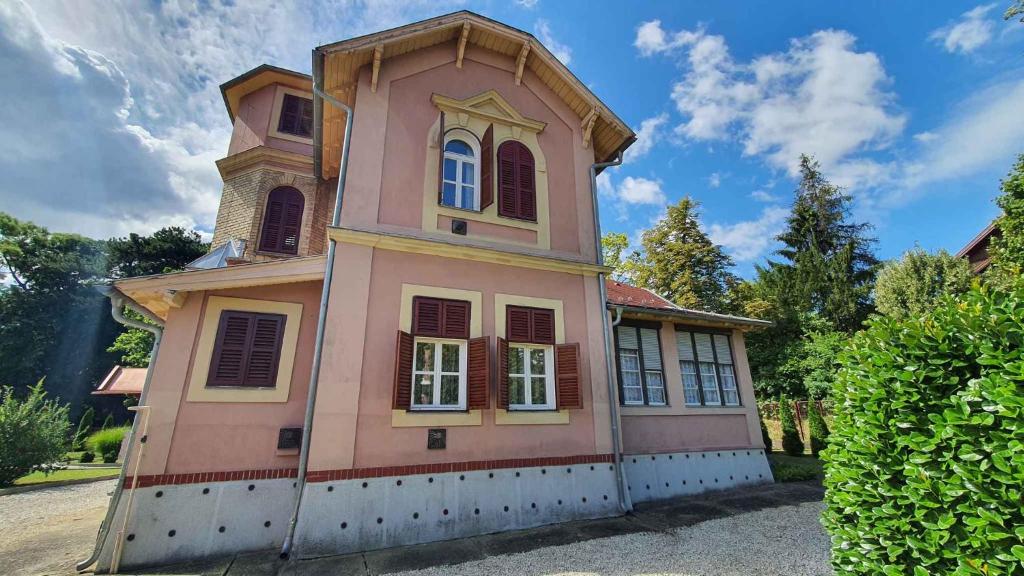 Budova, v ktorej sa apartmán nachádza