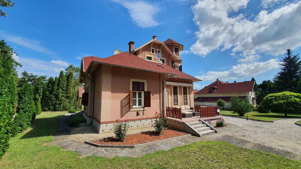 Budova, v ktorej sa apartmán nachádza