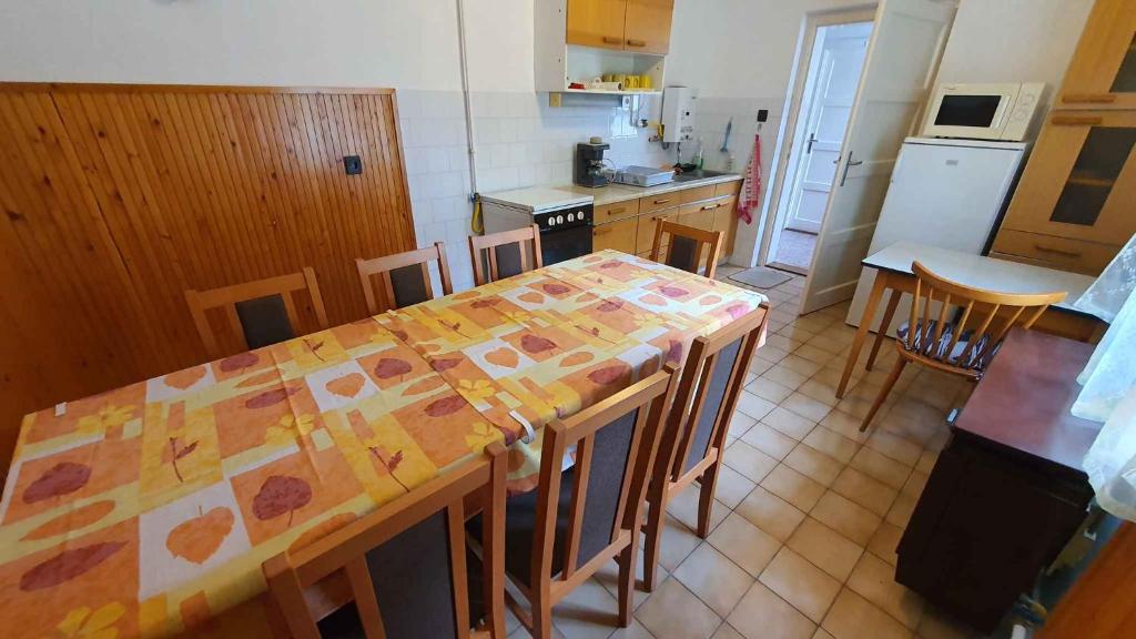 Kuchyňa alebo kuchynka v ubytovaní Apartment Balatonföldvar - Balaton 18521