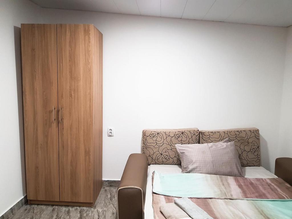 Postel nebo postele na pokoji v ubytování Домик у реки Куры