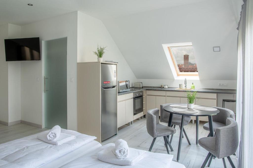 Dapur atau dapur kecil di LOTUS Apartman Veszprém