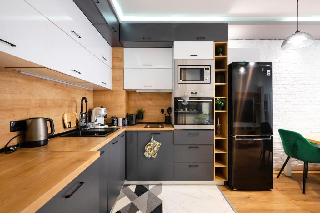 Kuchyň nebo kuchyňský kout v ubytování Feel Right at Home - Bright and Modern Apartment by Flat Mаnager