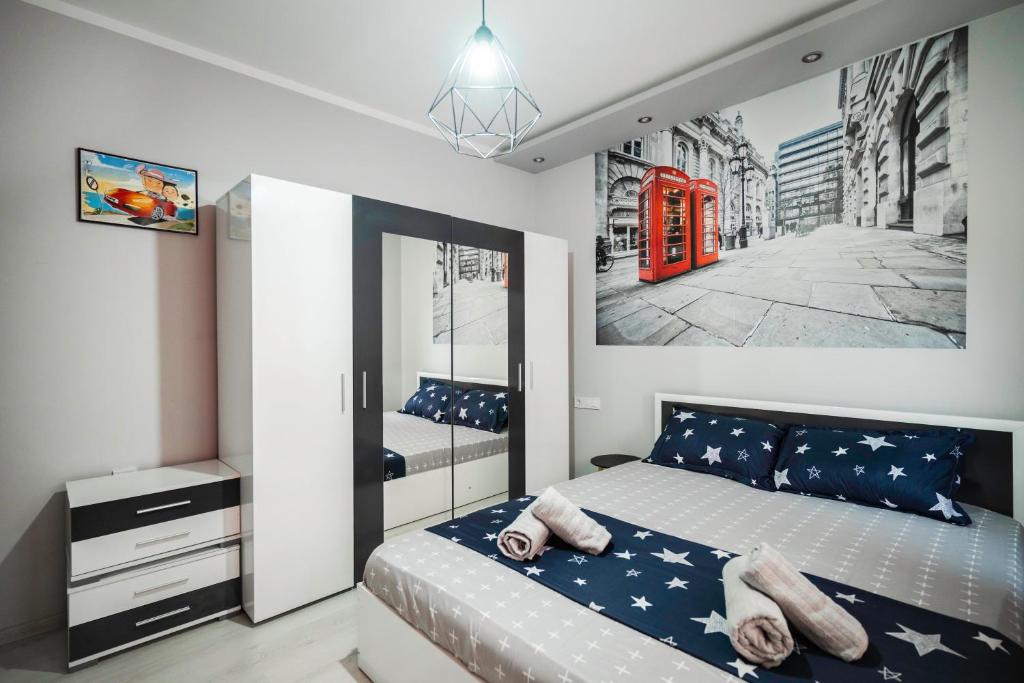 Postel nebo postele na pokoji v ubytování Feel Right at Home - Bright and Modern Apartment by Flat Mаnager