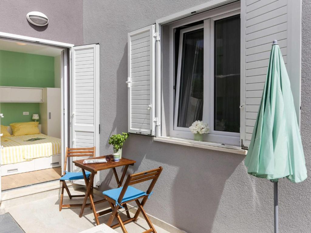 Apartments Villa Karmen - One-Bedroom Apartment with Terrace Olive