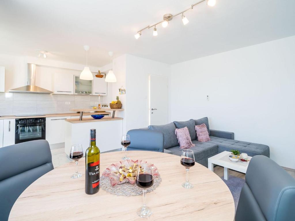 Apartment Cvjetkovi - Two Bedroom Apartment with Terrace and Sea View