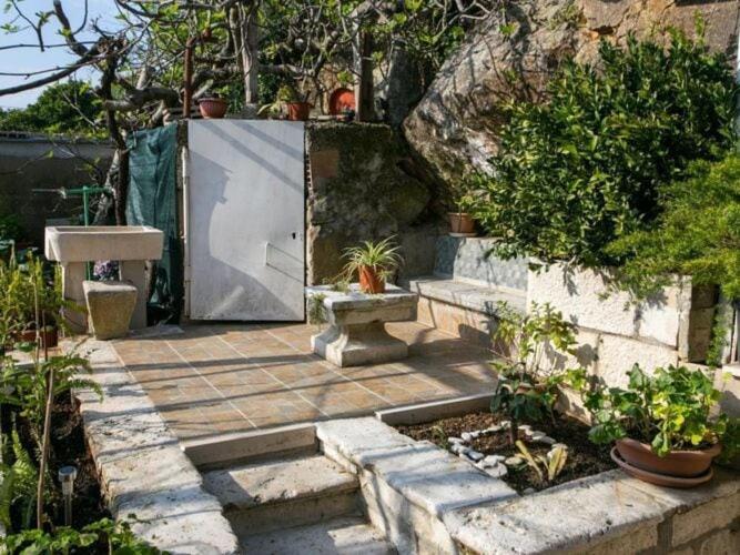 Guest House Kusalo- Studio Apartment with Patio Studio 1