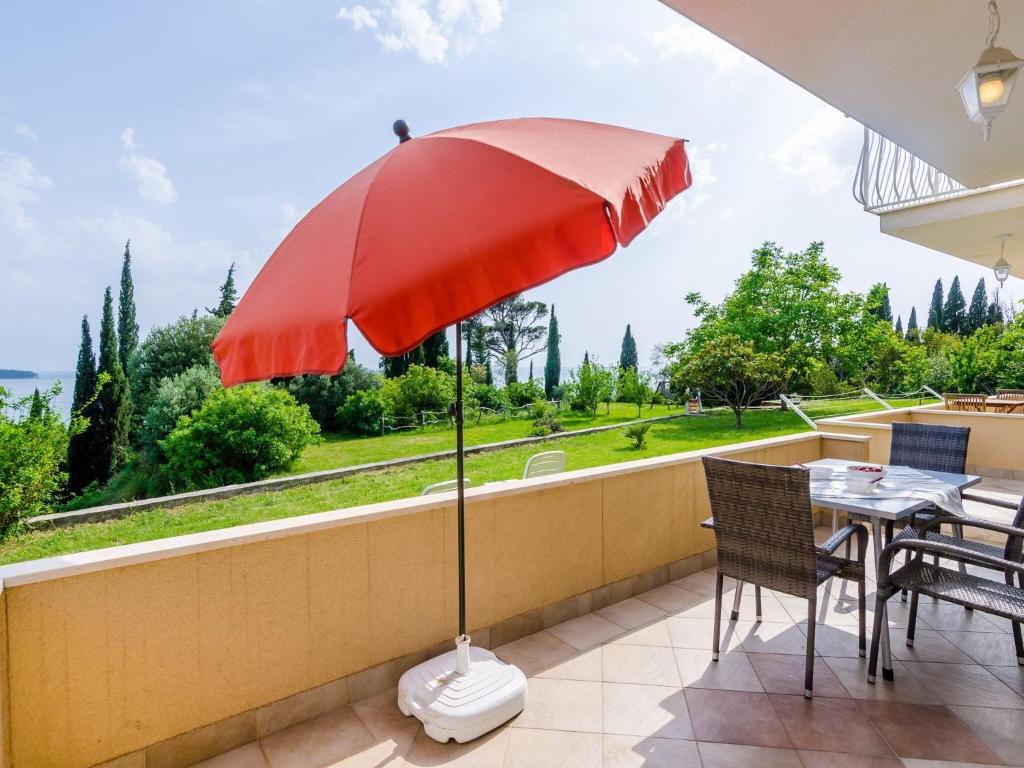 Color Apartments - Standard One-Bedroom Apartment with Terrace and Partial Sea View Red