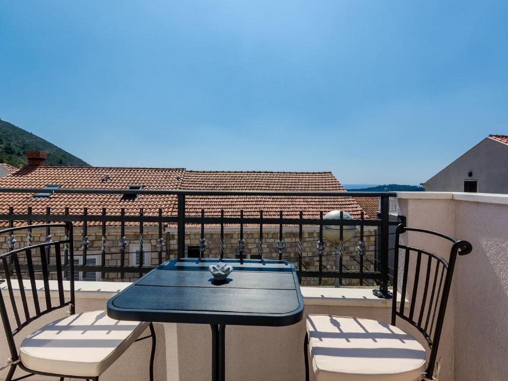 Apartments Life - Two Bedroom Apartment with Balcony and Sea View
