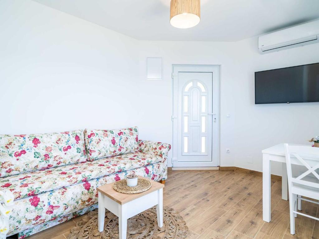 Apartments Lovro - One bedroom apartment with Balcony and Sea View 3