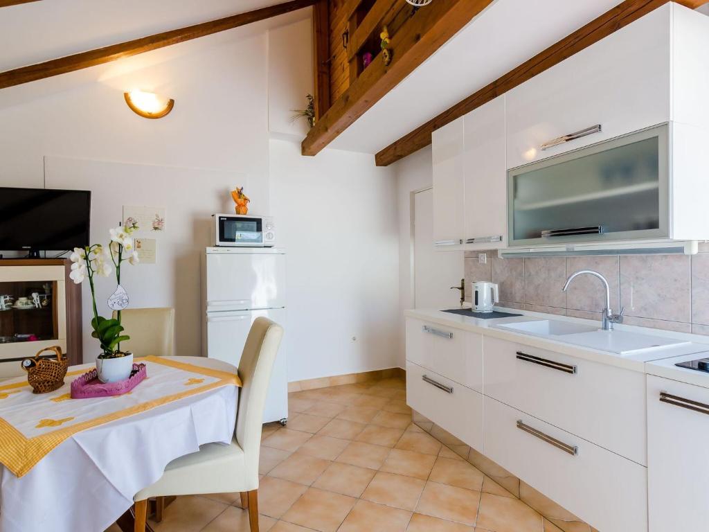 Apartment Marina View - One-Bedroom Apartment with Terrace and Sea View