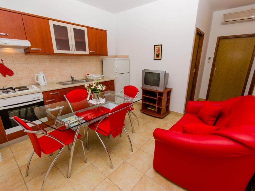 Apartments Ivana TR -Two Bedroom Apartment with Terrace A1