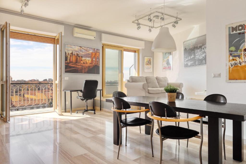 Galeriebild der Unterkunft JOIVY Stylish 2BR flat next to Navigli in Mailand