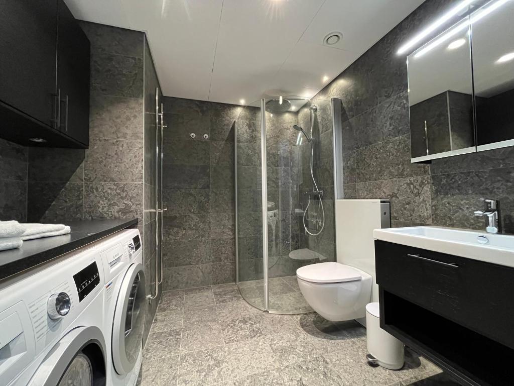 Koupelna v ubytování ÅhusBrygga Apartment Hotel