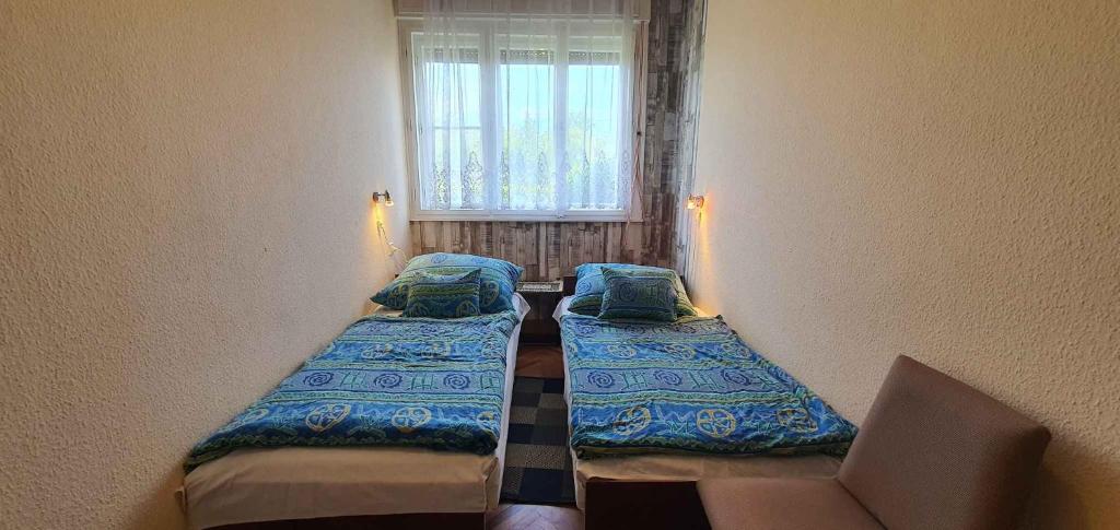 Fotografia z galérie ubytovania Holiday home in Balatonmariafurdo v destinácii Balatonkeresztúr