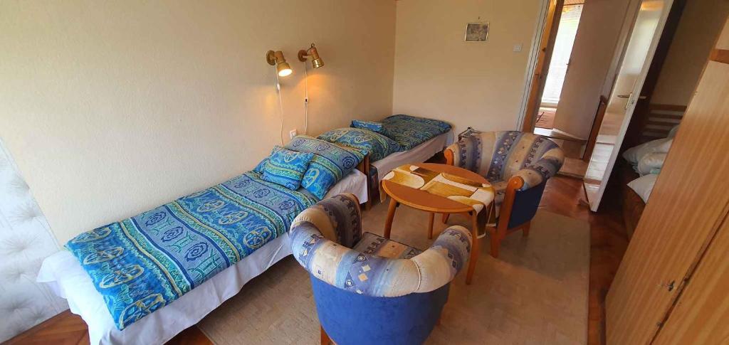 Fotografia z galérie ubytovania Holiday home in Balatonmariafurdo v destinácii Balatonkeresztúr