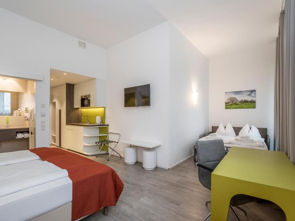 Postel nebo postele na pokoji v ubytování Eco Suite Hotel