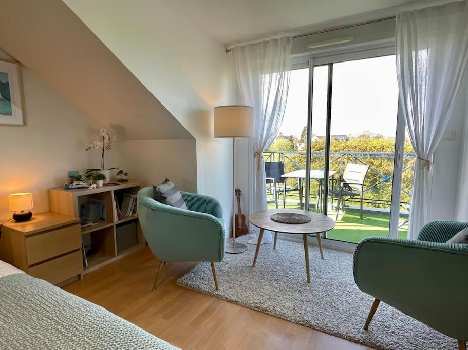 Posezení v ubytování Bel appartement exposé Sud-ouest avec terrasse