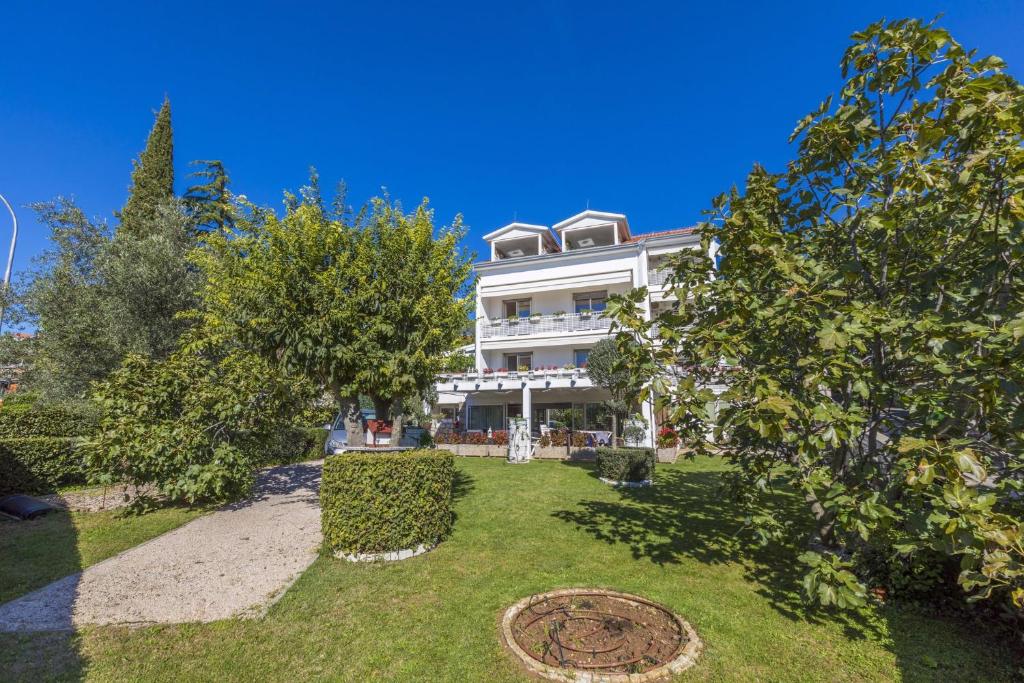 Fotografia z galérie ubytovania Apartments in Selce 39322 v destinácii Selce