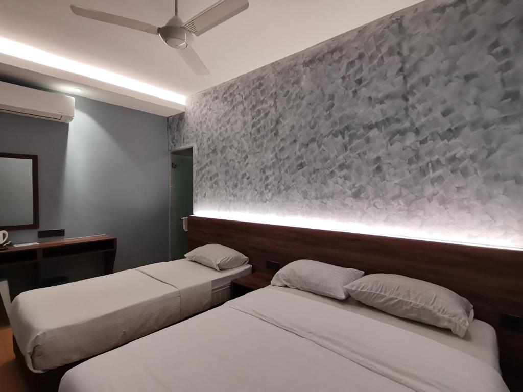 Katil atau katil-katil dalam bilik di Lumut Hotel
