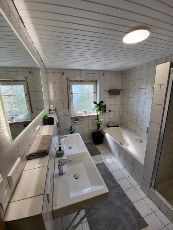 Koupelna v ubytování Schöne 2 Zimmerwohnung in Crailsheim
