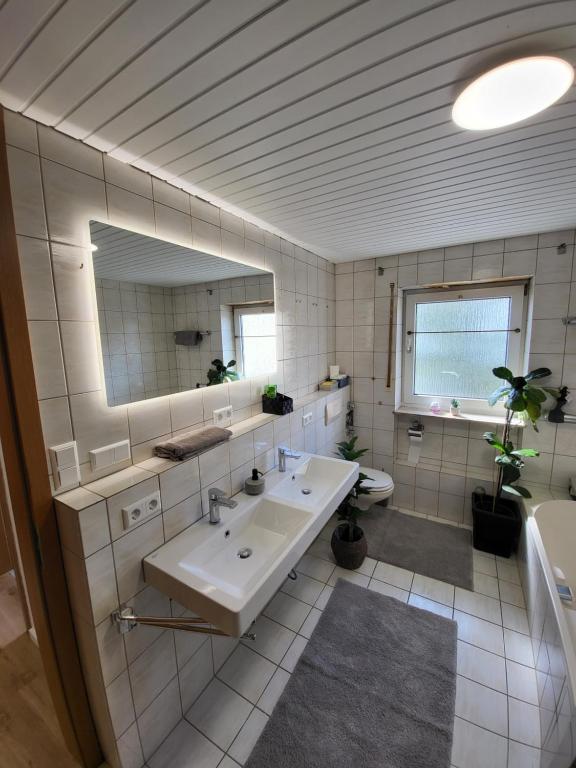 Koupelna v ubytování Schöne 2 Zimmerwohnung in Crailsheim
