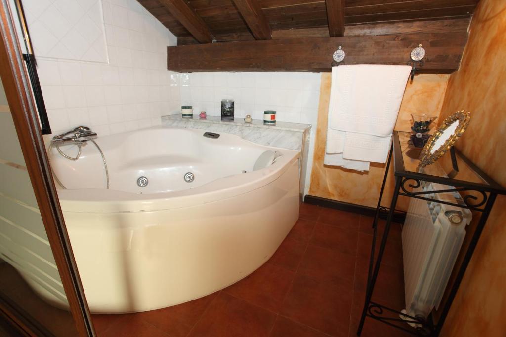 Posada Villa Maria, La Adrada – Updated 2022 Prices