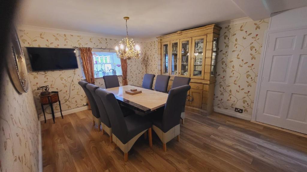 TV a/nebo společenská místnost v ubytování Riverview Georgian House
