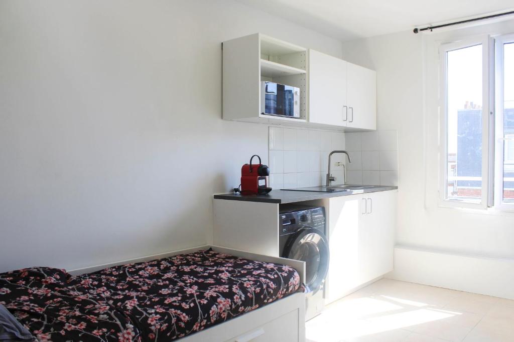 Photo de la galerie de l'établissement Bright & Equipped Studio at the Gate to Paris, à Pantin