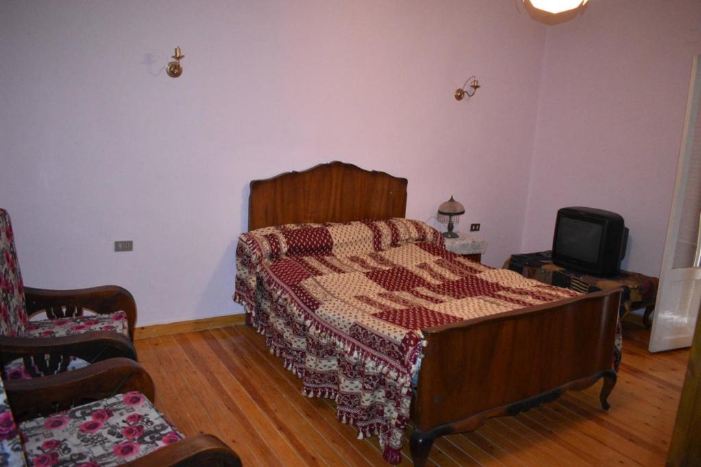 A bed or beds in a room at CozyHome 3BR Place Nasr City
