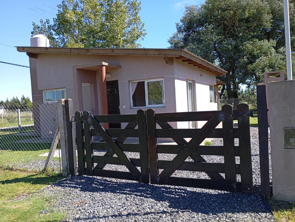 a gate to a small house with a fence at Los Poin 2 in Mar de Cobo