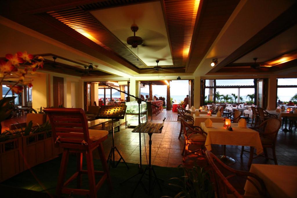 Restaurace v ubytování Sunset Beach Resort - SHA Extra Plus