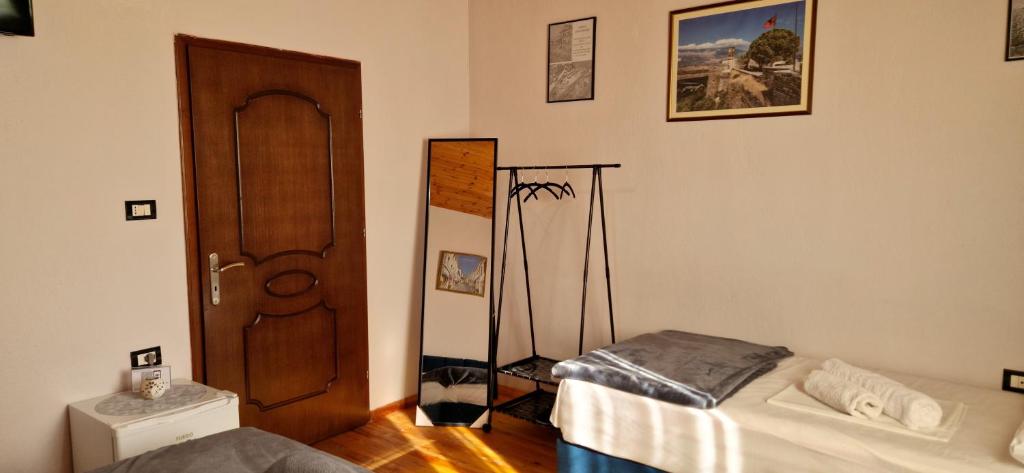 Postel nebo postele na pokoji v ubytování SHENA Guest House