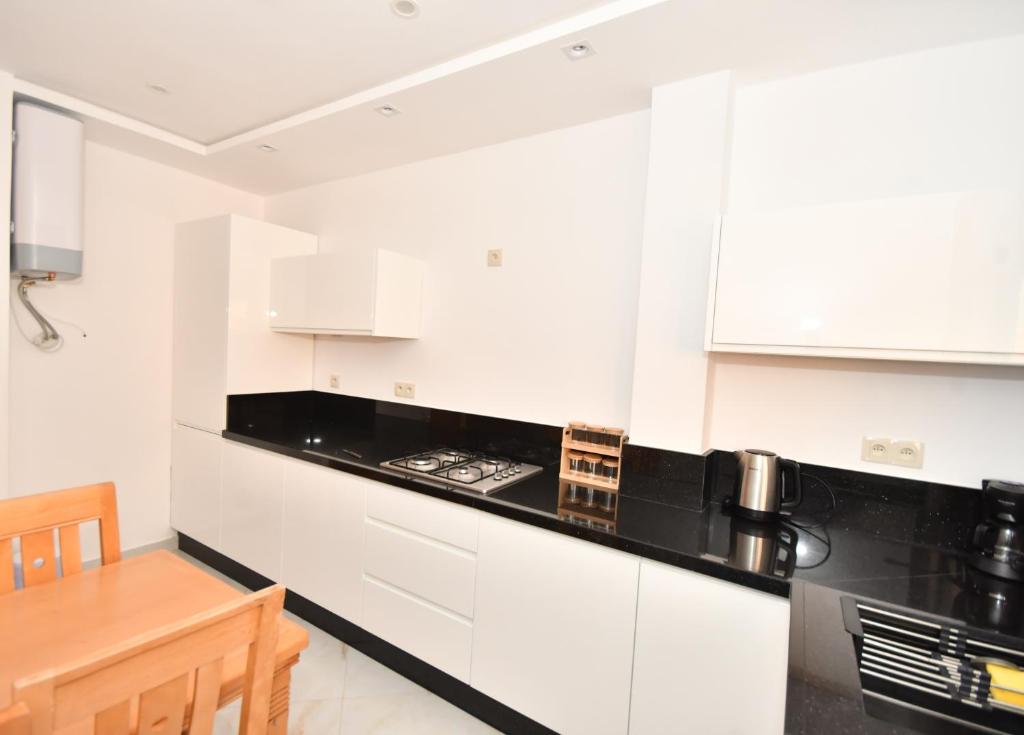 Kuchyň nebo kuchyňský kout v ubytování Appartement Riyam