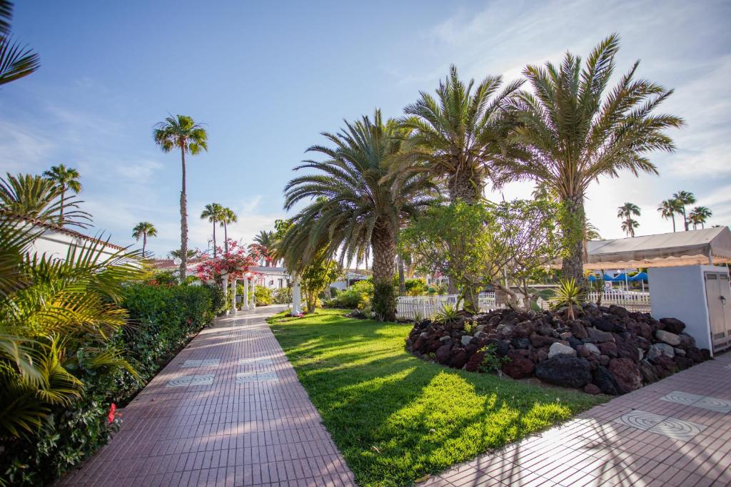 Ogród w obiekcie Deluxe Las Vegas Golf - by Gestión Vacacional Canarias