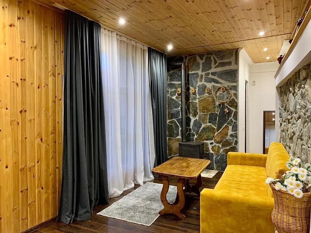 Posezení v ubytování Guest House Keti Margiani Mestia
