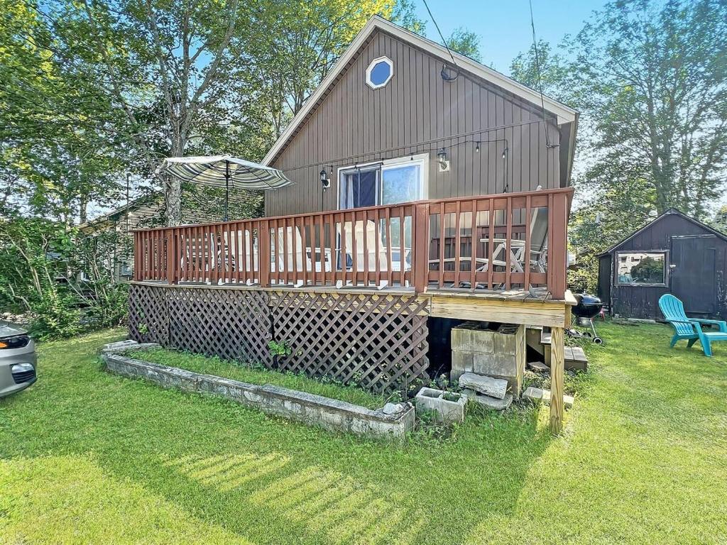 Κήπος έξω από το Beach Daze Cottage Brought to you by GetAway Vacations