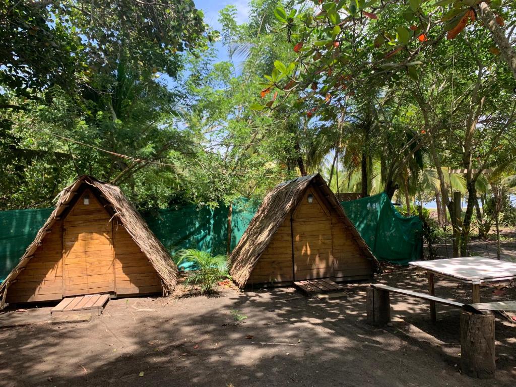 Fotografie z fotogalerie ubytování Camping Babsita-TIPI und Hütten und Stellplätze für Zelt und Camper direkt am Meer und See v destinaci Tuba Creek