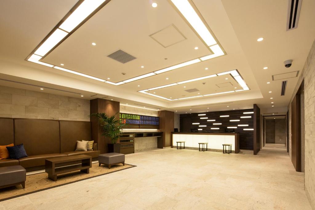 a lobby with a skylight in a building at Hotel Mystays Gotanda Station in Tokyo