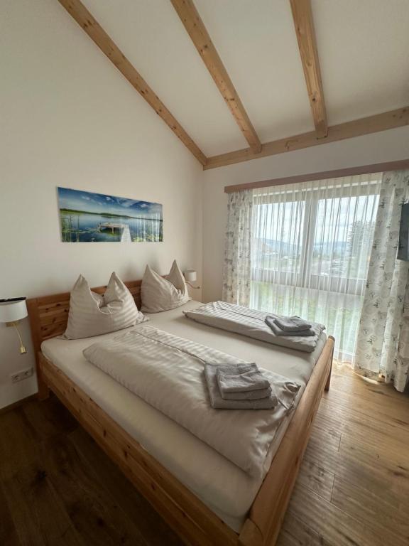 Postel nebo postele na pokoji v ubytování Appartement Weitblick