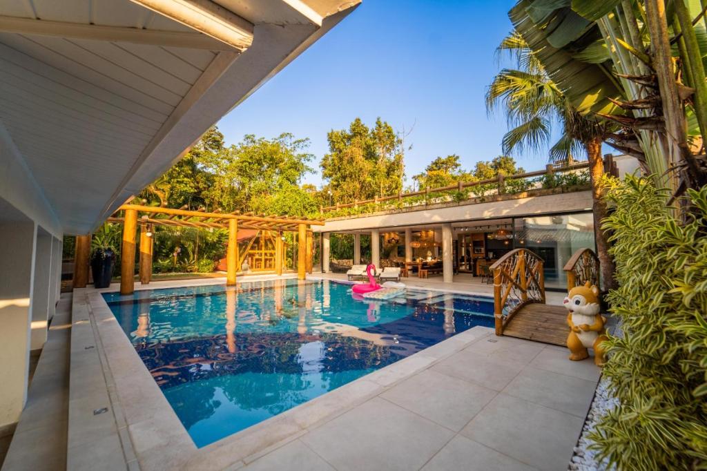 an image of a swimming pool in a house at A Casa da Ponte, Casa em condominio para Familias, Festas e Eventos in Bertioga