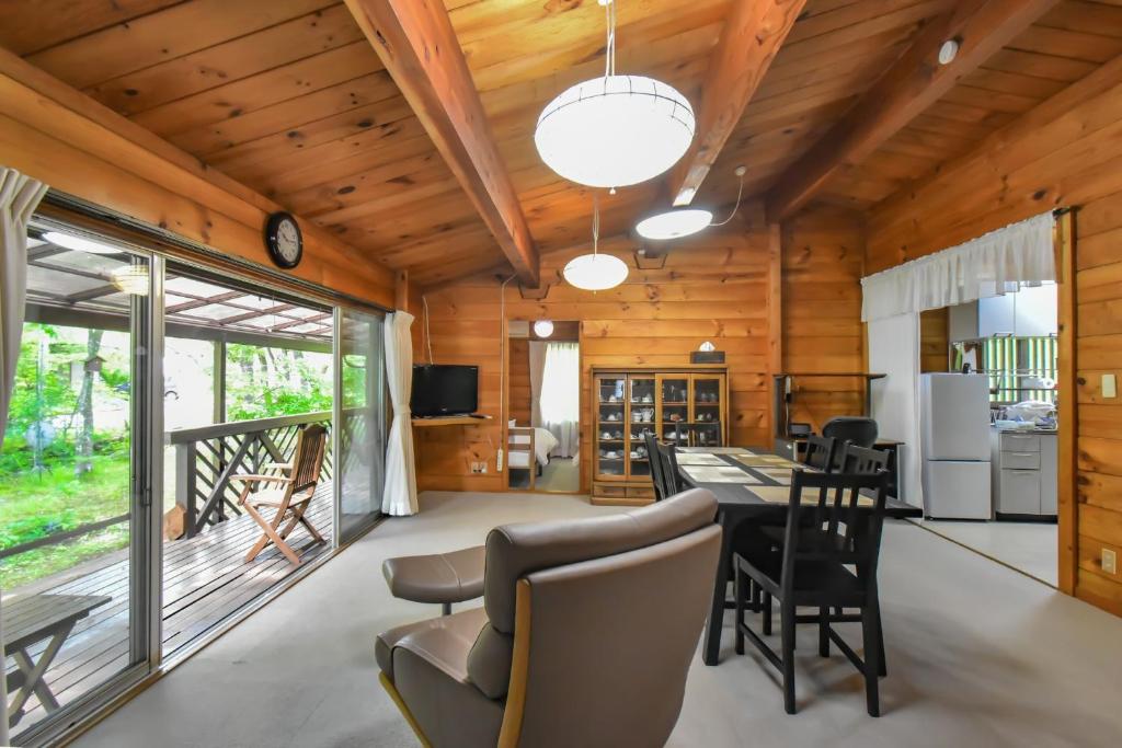 a kitchen and dining room with a table and chairs at 410 COZY INN - Rental villa with natural hot sprin - Vacation STAY 54148v in To-katta