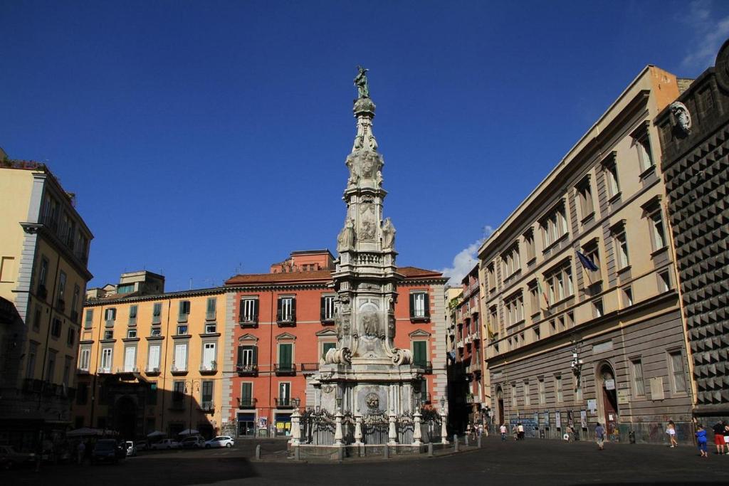 Trinita' Maggiore Home/ Historic Center