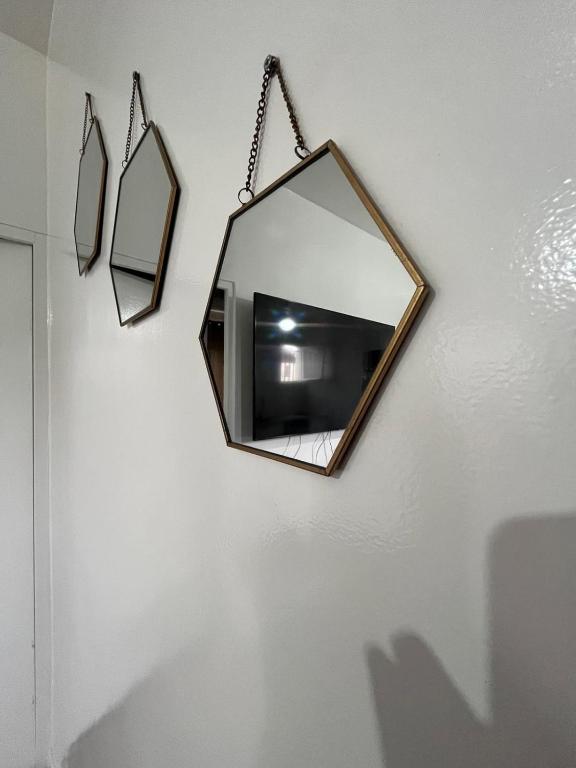 TV a/nebo společenská místnost v ubytování Appartement mignon Clichy