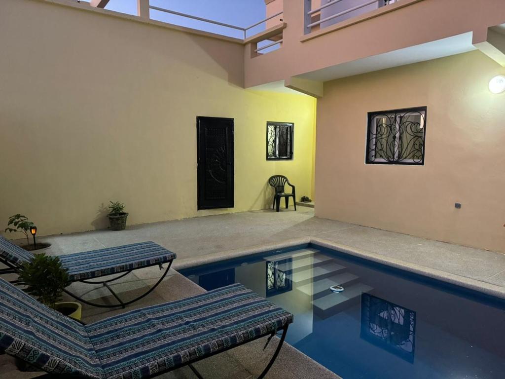 Πισίνα στο ή κοντά στο Villa à Malicounda 3 chambres, piscine, calme et confort à 10 min de Saly