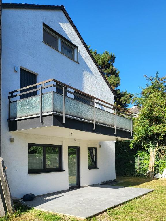 Quiet House - 10 min away from Cologne - Apartment With Balcony