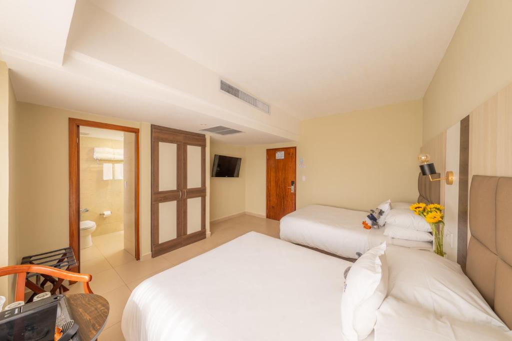 Postel nebo postele na pokoji v ubytování Hotel Faranda Express Soloy and Casino, a member of Radisson Individuals