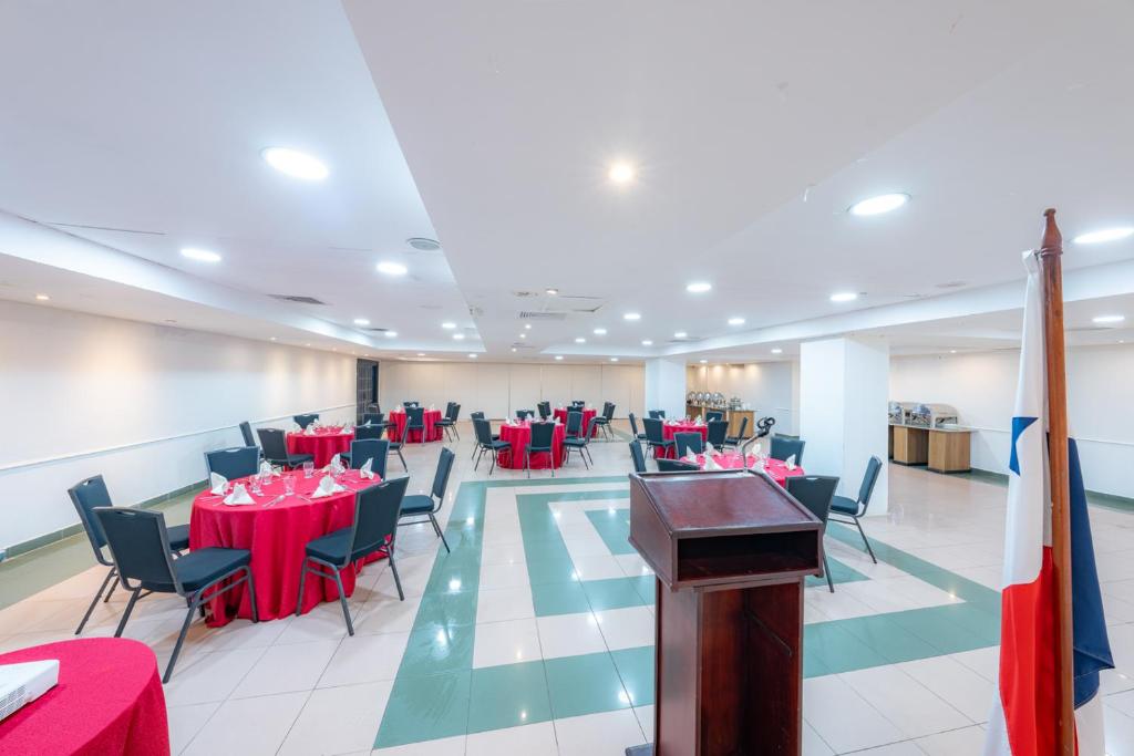 Restaurace v ubytování Hotel Faranda Express Soloy and Casino, a member of Radisson Individuals