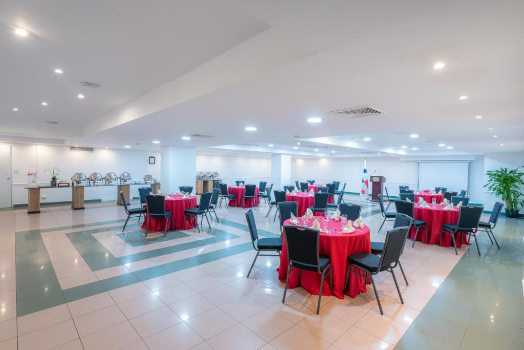 Restaurace v ubytování Hotel Faranda Express Soloy and Casino, a member of Radisson Individuals